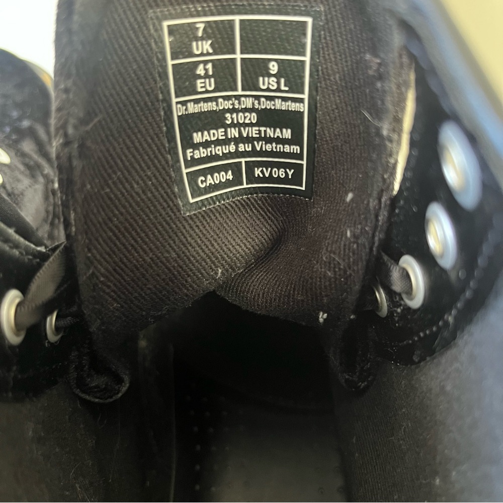 NWOT Dr. Martens VEGAN 1460 WOMEN'S CRUSHED VELVET LACE UP BOOTS Size 9 - Picture 8 of 9